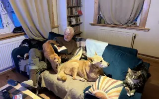 Pomozme Karlovi udržet se co nejdéle na vlastních nohách