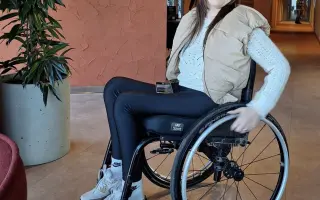 Pomoc pro Nikol na vozík a podsedák