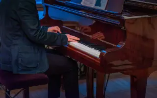 Podpořte uskutečnění benefičního maturitního projektu Umělci v srdci