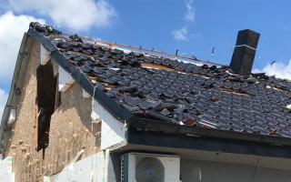 Tornádo v Hruškách - pomoc rodině Dolečkových, kteří přišli o střechu nad hlavou