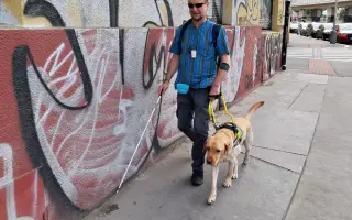 Pomozme nevidomému Františkovi postarat se o čtyřnohého parťáka Ašíka