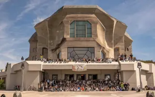 Waldorfští studenti reprezentují ČR na mezinárodní konferenci v Dornachu