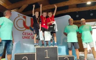 Auto pro mladé lyžaře