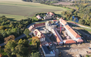 Dostavba klášterního areálu v Drastech