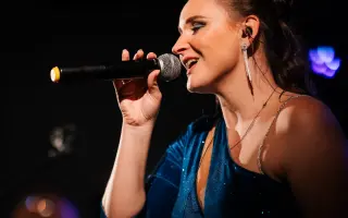 Videoklip k písni Holka od koní – pomozte mi být vidět a slyšet