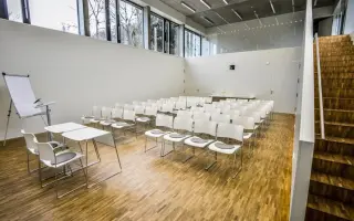 Podpořte maturitní projekt a talkshow AI vs. Umělec