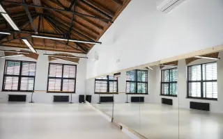 Rozhýbejte s námi Sladovnu - vybavujeme prostory v Domě tanečního umění