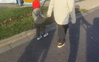 Pomoc pro Nikyho a Dennise: terapie, které jim mohou změnit život