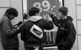 Podpořte absolventský film Sedřená přepážka