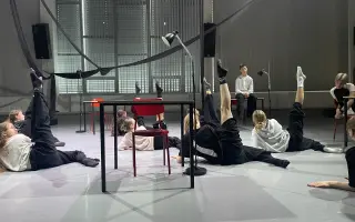 Taneční představení The Best Minds na motivy básně Kvílení Allena Ginsberga