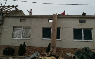 Pomoc babičce Lanové, které tornádo odneslo střechu nad hlavou