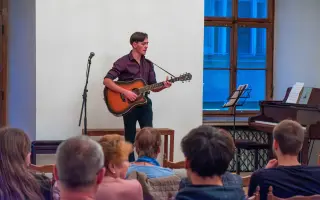 Podpořte uskutečnění benefičního maturitního projektu Umělci v srdci