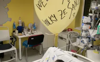 Mari: Kluk, co obehrál smrt, hledá cestu k „NORMÁLNU“