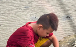 Jirka se synem uvízli na vietnamském ostrově. Pomůžeme jim?