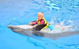 Delfinoterapie pro Maxímka a jeho tatínka s myoklonickou dystonií