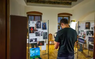 Podpořte uskutečnění benefičního maturitního projektu Umělci v srdci