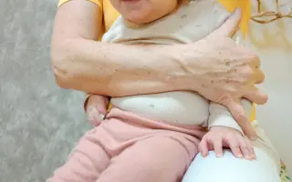 Pomoc pro Nelinku: terapie a pomůcky pro holčičku s dětskou mozkovou obrnou