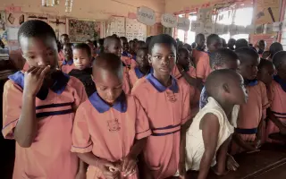 Jídlo na rok pro 200 dětí základní školy Wakitaka v Ugandě (2. ročník)