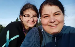 Vysněná cesta do Anglie pro Majdu s diabetem a doprovodem, který škola požaduje