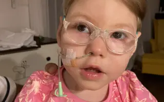 Pomozme Johance bezpečně dojíždět na léčbu. Rodina potřebuje větší auto.