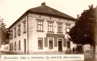 „Aby jména nezmizela: Stolpersteiny pro rodinu Meislových“