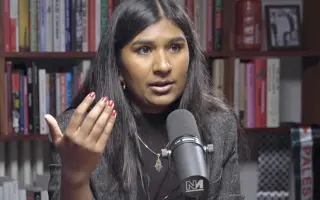 Pořiďte si přelomovou knihu o kulturních válkách od Ash Sarkar