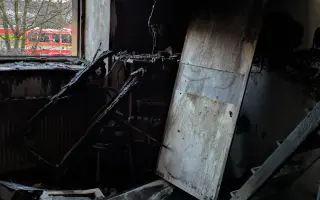 Sanitáři Lenka a Lumír pomáhají nemocným, po požáru sami pomoc hledají