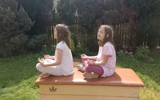 Na pomoc handicapovaným děvčátkům  Nelince a Verunce