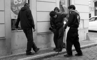 Podpořte absolventský film Sedřená přepážka