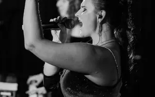 Videoklip k písni Holka od koní – pomozte mi být vidět a slyšet