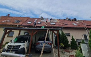 Pomoc třem rodinám, kterým tornádo zničilo domy