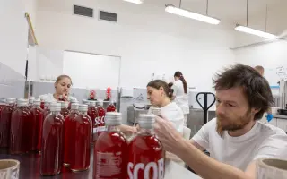 Nechceme to vylít. Chceme to vypít s Vámi a ustát to spolu jako Tým!