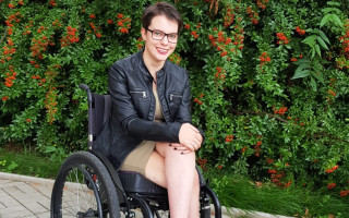 Elektropohon k invalidnímu vozíku s přidanou baterií pro Andreu