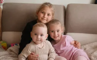 Šance na lepší život pro Tobiáška a jeho rodinu