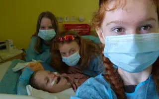 Speciální kočárek a pomůcky pro Aničku