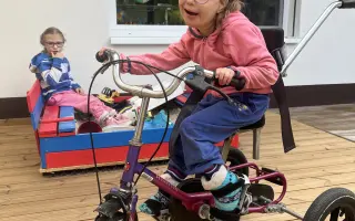 POMOC HANDICAPOVANÝM TROJČÁTKŮM