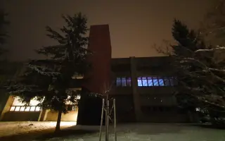 Vlastina Paradox: Z prázdné haly vzniká místo, kde se to hýbe - podpořte nás!