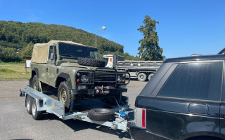 Oprava vyřazených Land Roverů pro Team 4 Ukraine