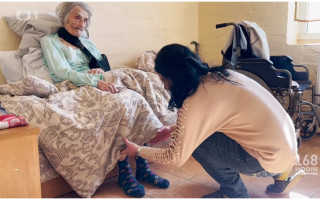 Pomoc uprchlíkům v domově pro seniory ve Lvově