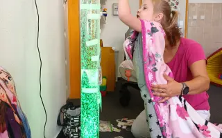 Pomoc pro Adélku a Elišku - Bemer, který jim vrací sílu, ortéza a rehabilitace