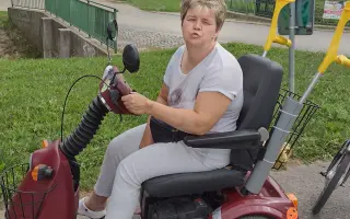 Místo vozíku elektrický skútr