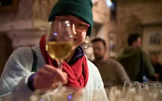 OBLÉKNEME CÍSAŘOVY NOVÉ ŠATY 2026 - festival otevřeného divadelního myšlení