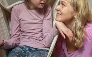 Pomozme Aničce udržet se na nohou