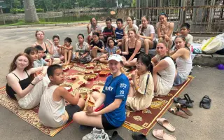 S BATOHY A SNY: Pomozte studentkám střední školy jet dobrovolničit na Šrí Lanku