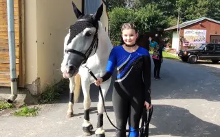 Vysněná cesta do Anglie pro Majdu s diabetem a doprovodem, který škola požaduje