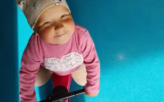 Dejme Julince šanci na první krůčky díky rehabilitaci