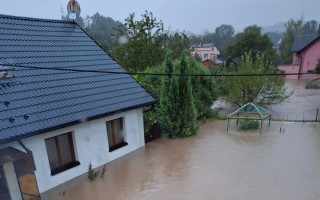 Pomoc tátovi žijícímu v Branticích, kterému povodeň kompletně vytopila dům