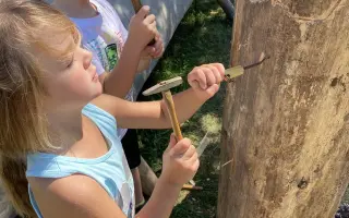 Přírodní zázemí pro děti v lesním klubu Kamínek