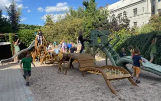 Rekonstrukce dvorku pro děti Waldorfské základní školy v Semilech