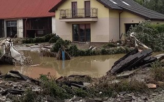 Pomozme rodině Miků vrátit se co nejdříve domů